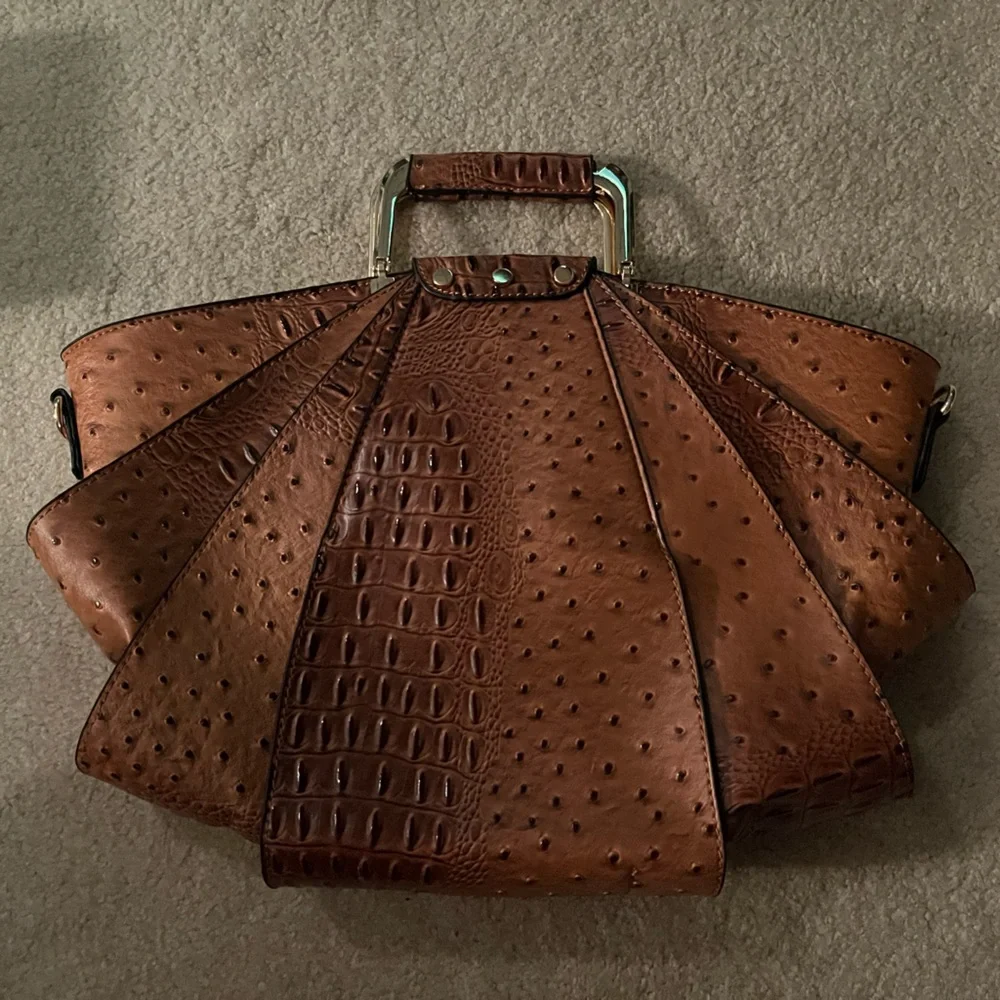 Large brown leather purse - Picture 1 of 2